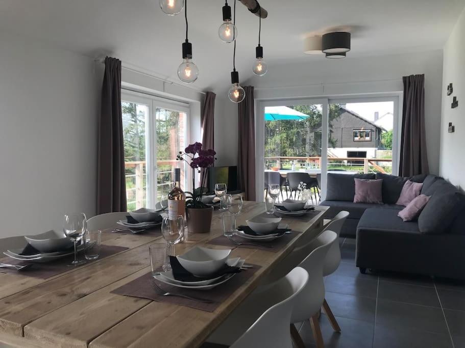 Huis Met Zonneterras, Tuin En Panoramisch Uitzicht Wellin Buitenkant foto