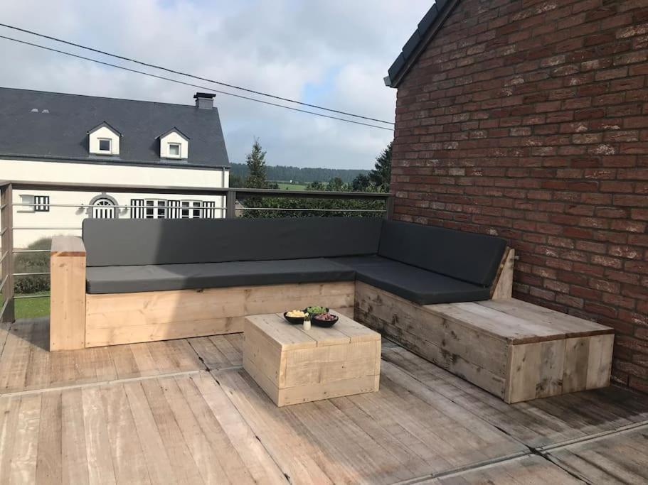Huis Met Zonneterras, Tuin En Panoramisch Uitzicht Wellin Buitenkant foto